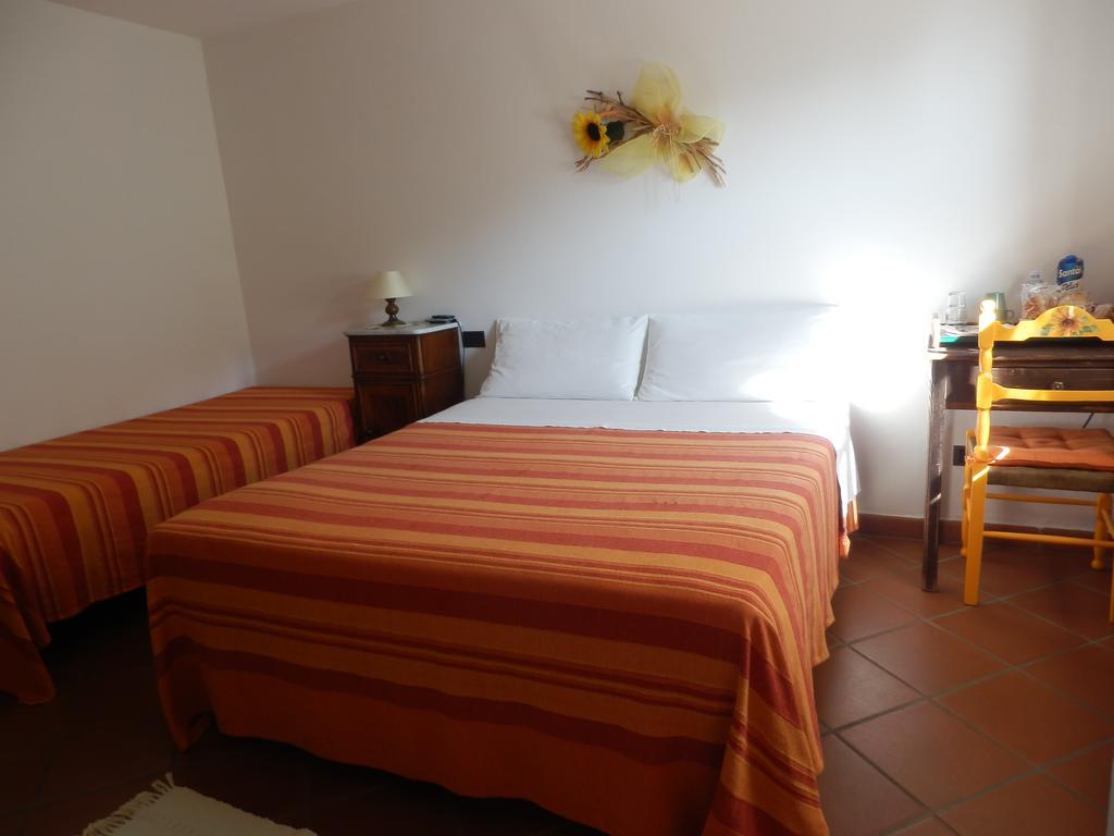 Il Girasole Bed & Breakfast Fosdinovo Room photo